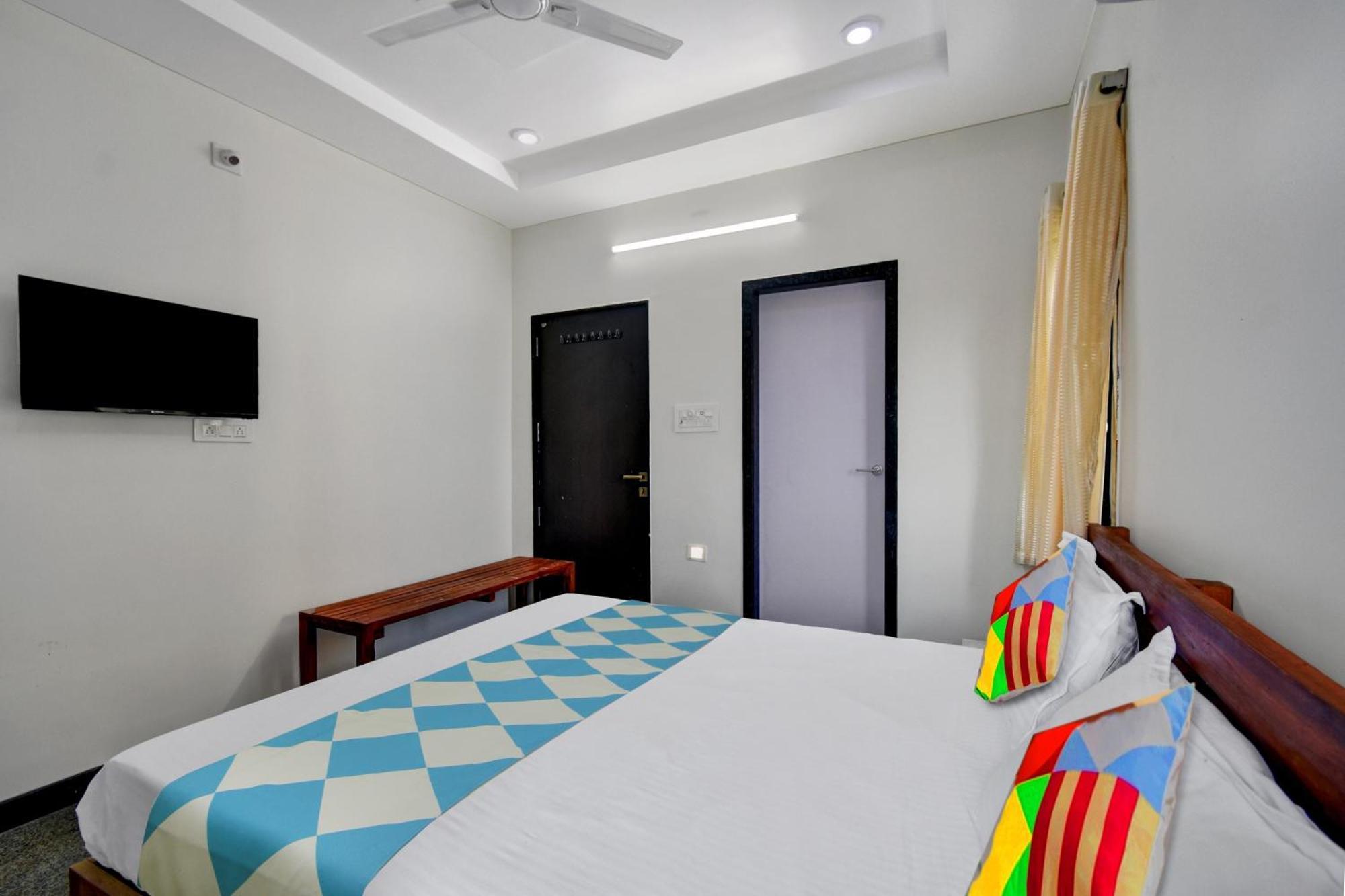 Oyo Home Msr Guest Inn Homestay Nellore Buitenkant foto